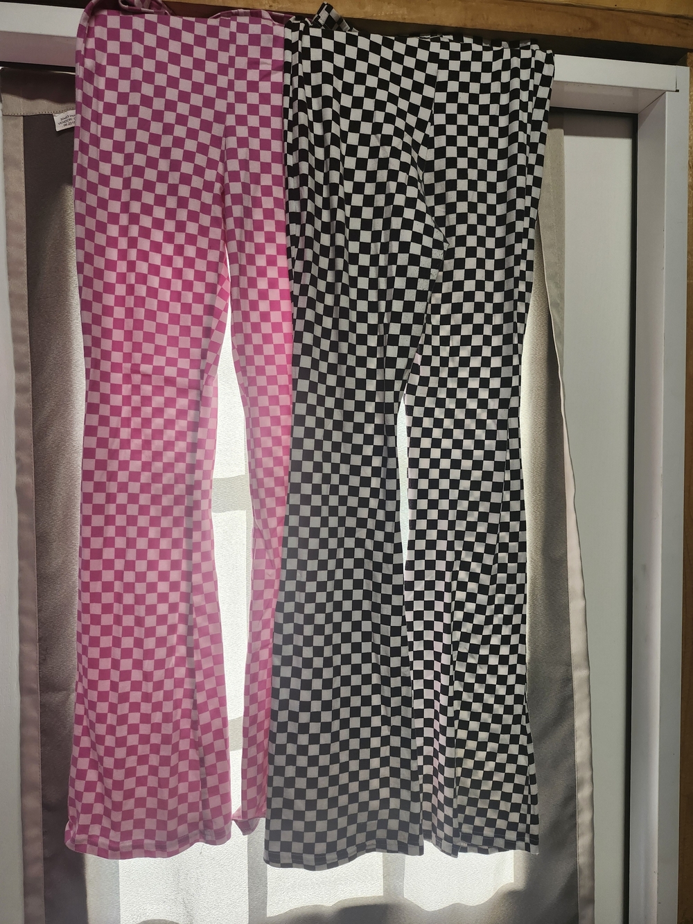 Old Navy Checkerboard Flare Leggings — Pink & Black